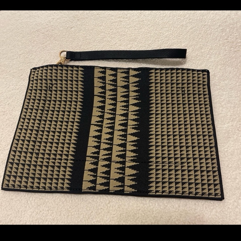 Manaola Clutch